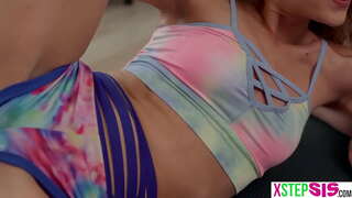 ���ोटे कदम बहन और उसके दोस्त था stepbro एक अप्रत्याशित चोट के लिए उन्हें