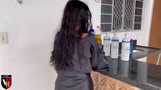 ���ੂੰ ਕਾਲੇ ਬਾਲਾਂ ਵਾਲੀ ਗੋਰੀ ਨੂੰ ਪਿਆਰ ਕਰਦਾ ਹੈ ਸੈਕਸ