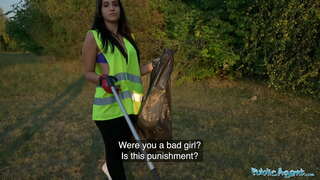 Nyilvános Ügynök Jennifer Mendez megdugta a szabadban egy hatalmas kakas