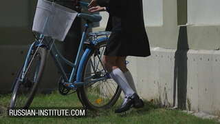 E hoben studiante ta mas di nan skol E hoben studiante ta mas di nan skol