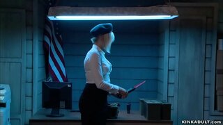 Связанный и оттраханный допрашивающим